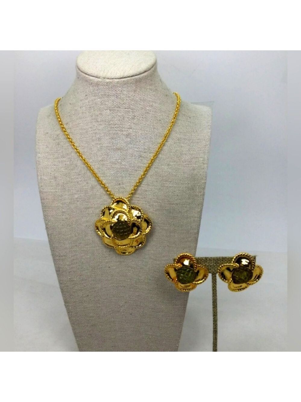 Vintage Ivana Trump Flower Clip On Earrings & Necklace Set NWOT